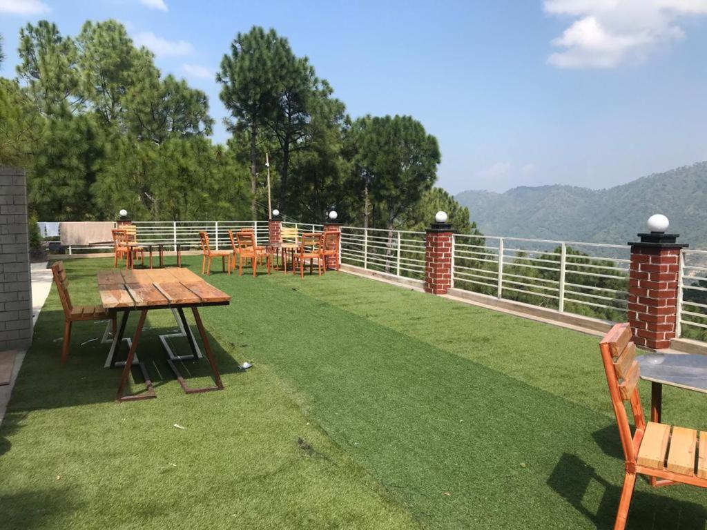 Апартаменты Host Jatin Kasauli Crest 7O1827O7O3 Экстерьер фото
