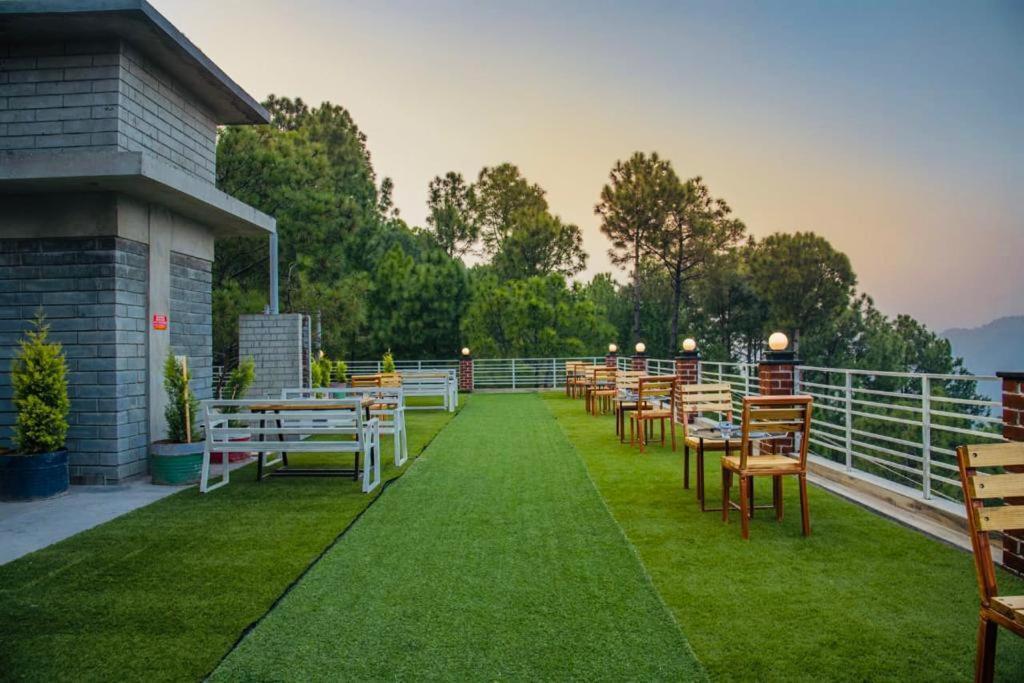 Апартаменты Host Jatin Kasauli Crest 7O1827O7O3 Экстерьер фото